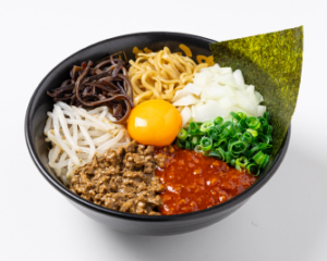 創業以来のこだわりを凝縮した「特製まぜそば」が期間限定で登場！重なる食感と自家製ダレが織りなす至福の一杯